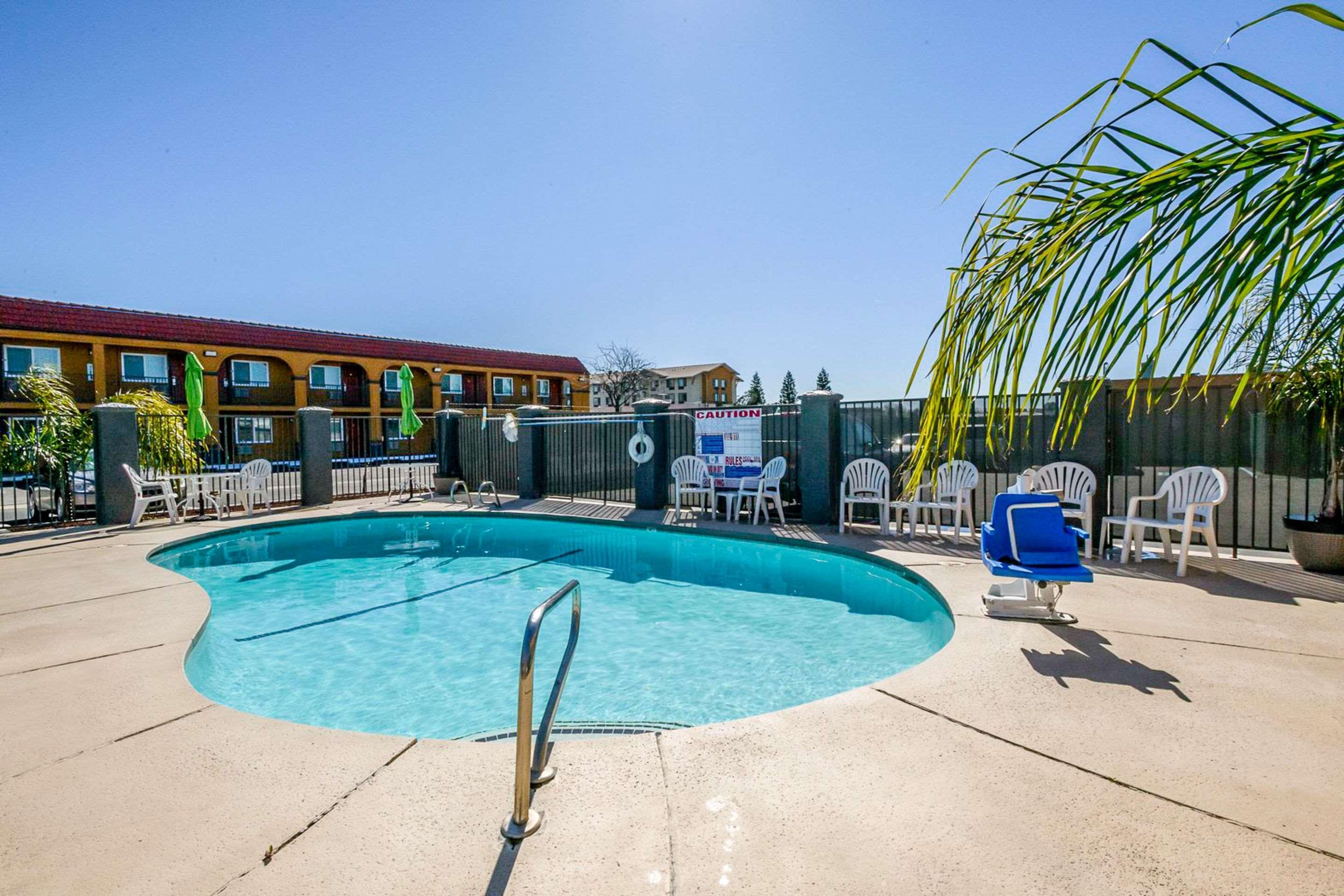 Quality Inn Redding Near I-5 Dış mekan fotoğraf